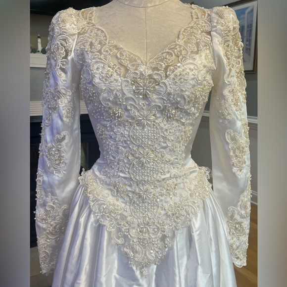 VINTAGE 80s 90s Beaded Sequin Pearl Embellished Satin Wedding Gown Bride  Dress